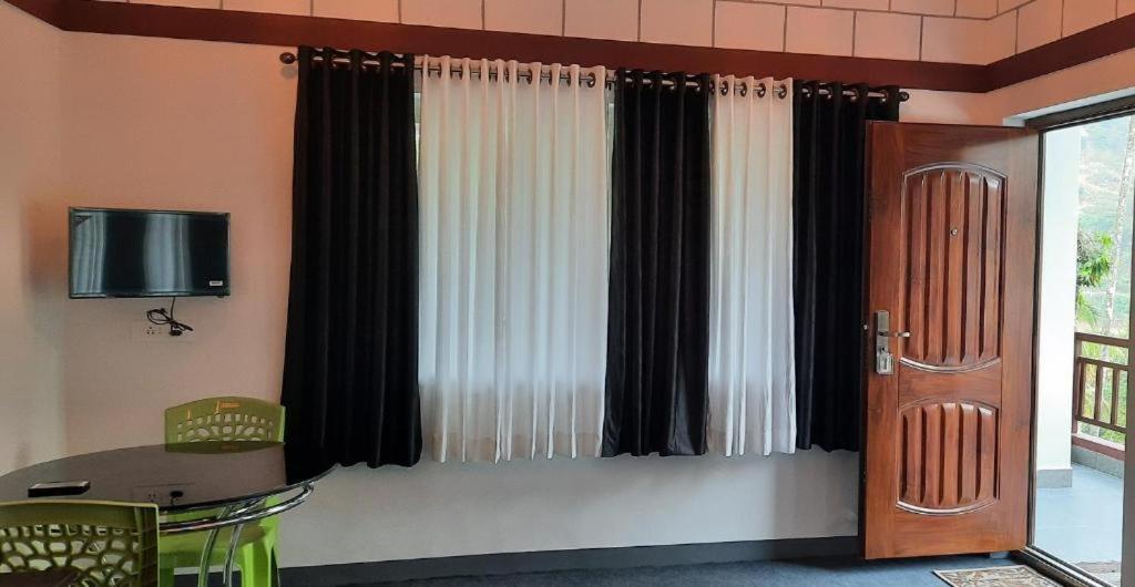 Linn View Home Stay Мунар Екстериор снимка