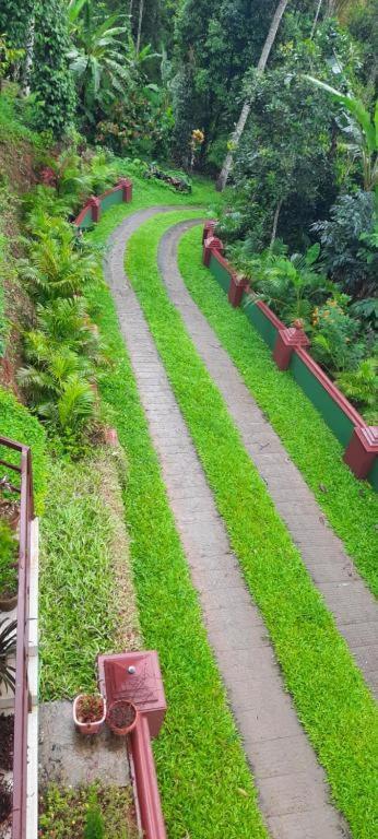 Linn View Home Stay Мунар Екстериор снимка