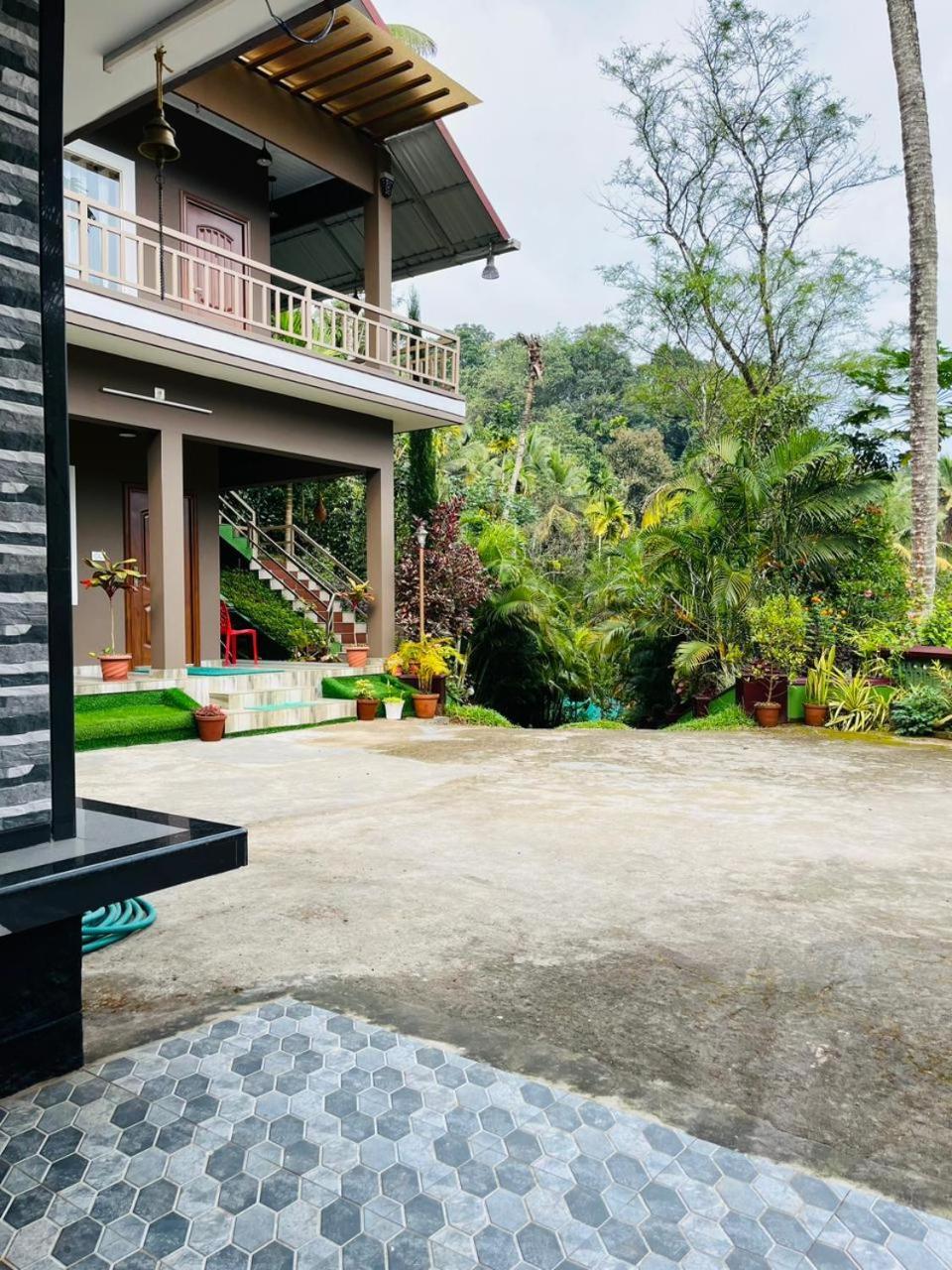 Linn View Home Stay Мунар Екстериор снимка