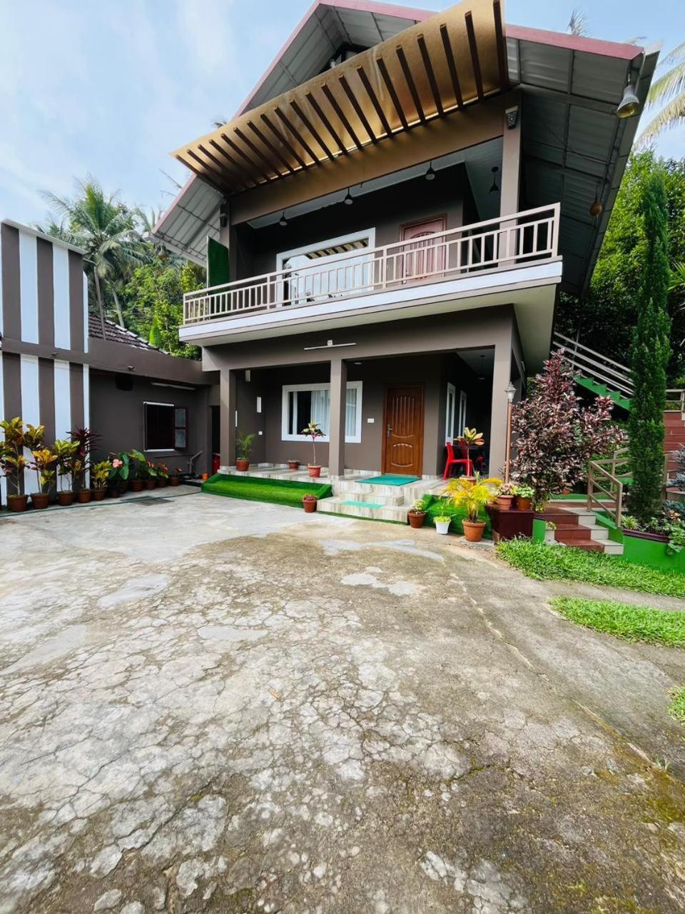 Linn View Home Stay Мунар Екстериор снимка
