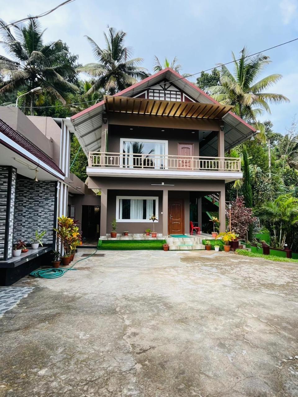 Linn View Home Stay Мунар Екстериор снимка