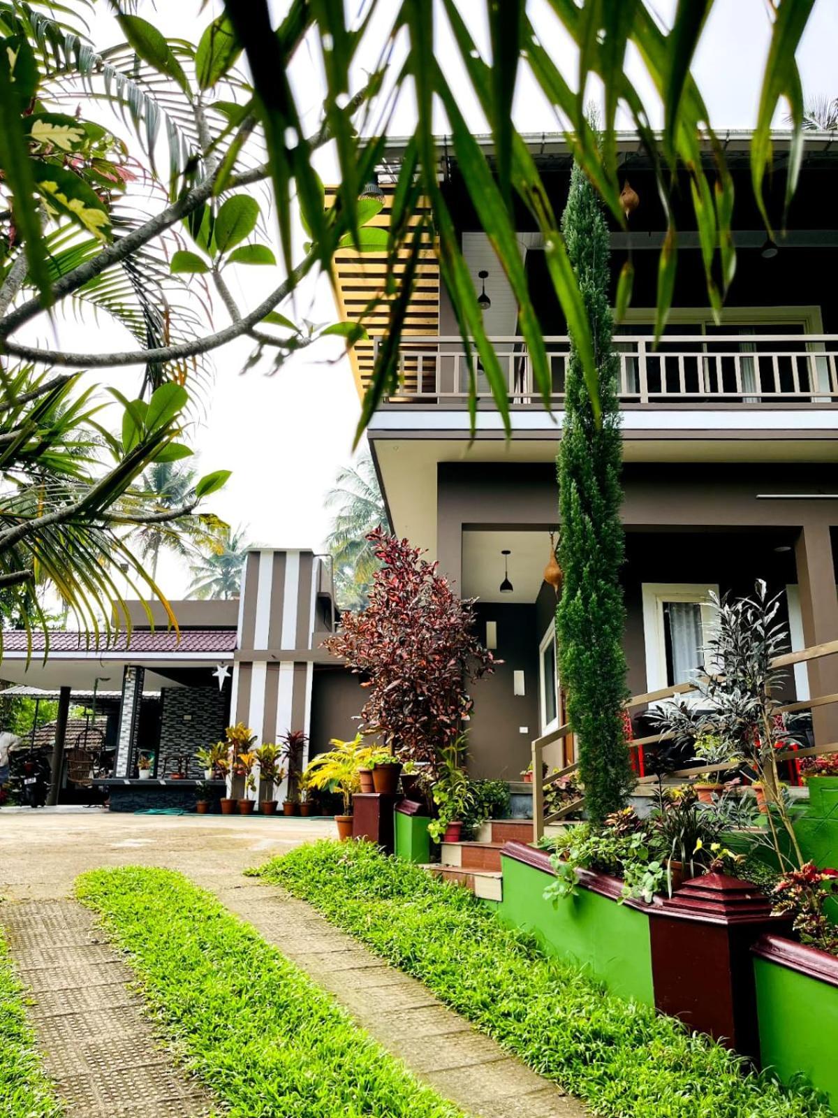 Linn View Home Stay Мунар Екстериор снимка